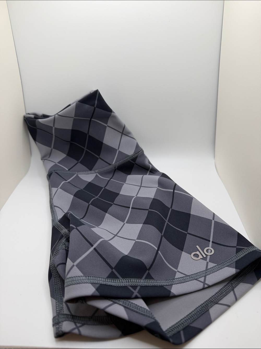 ALO Yoga Women’s Gray Argyle Plaid Athletic Shorts